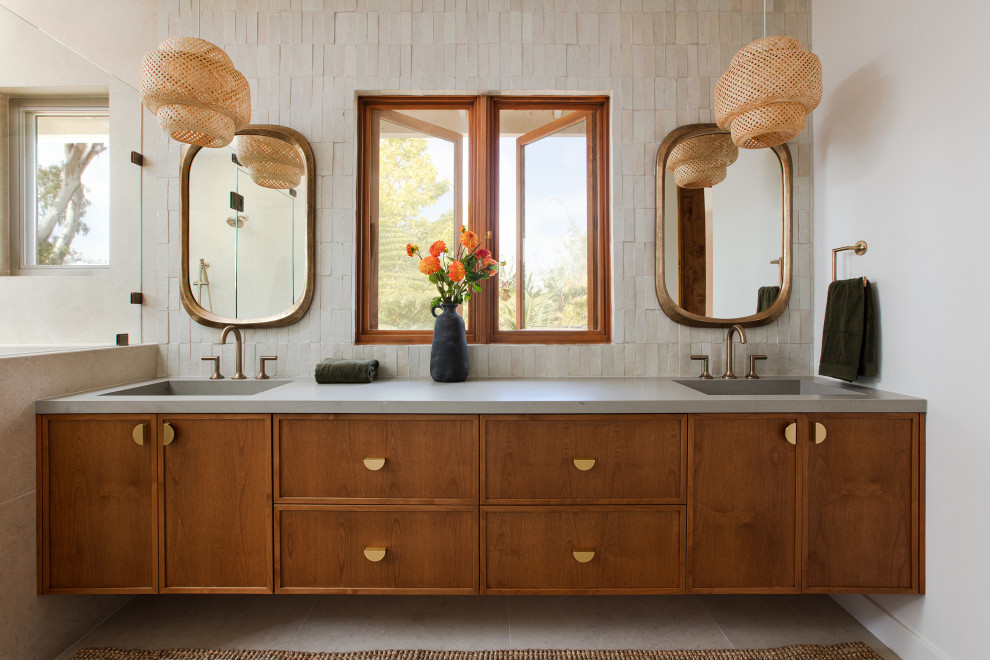 Sunlit Mid-Century Rustic Bathroom with Wood & Woven Pendants